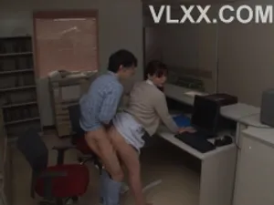 đang thẩm du với đồ lót của má kế trẻ thì bị phát hiện